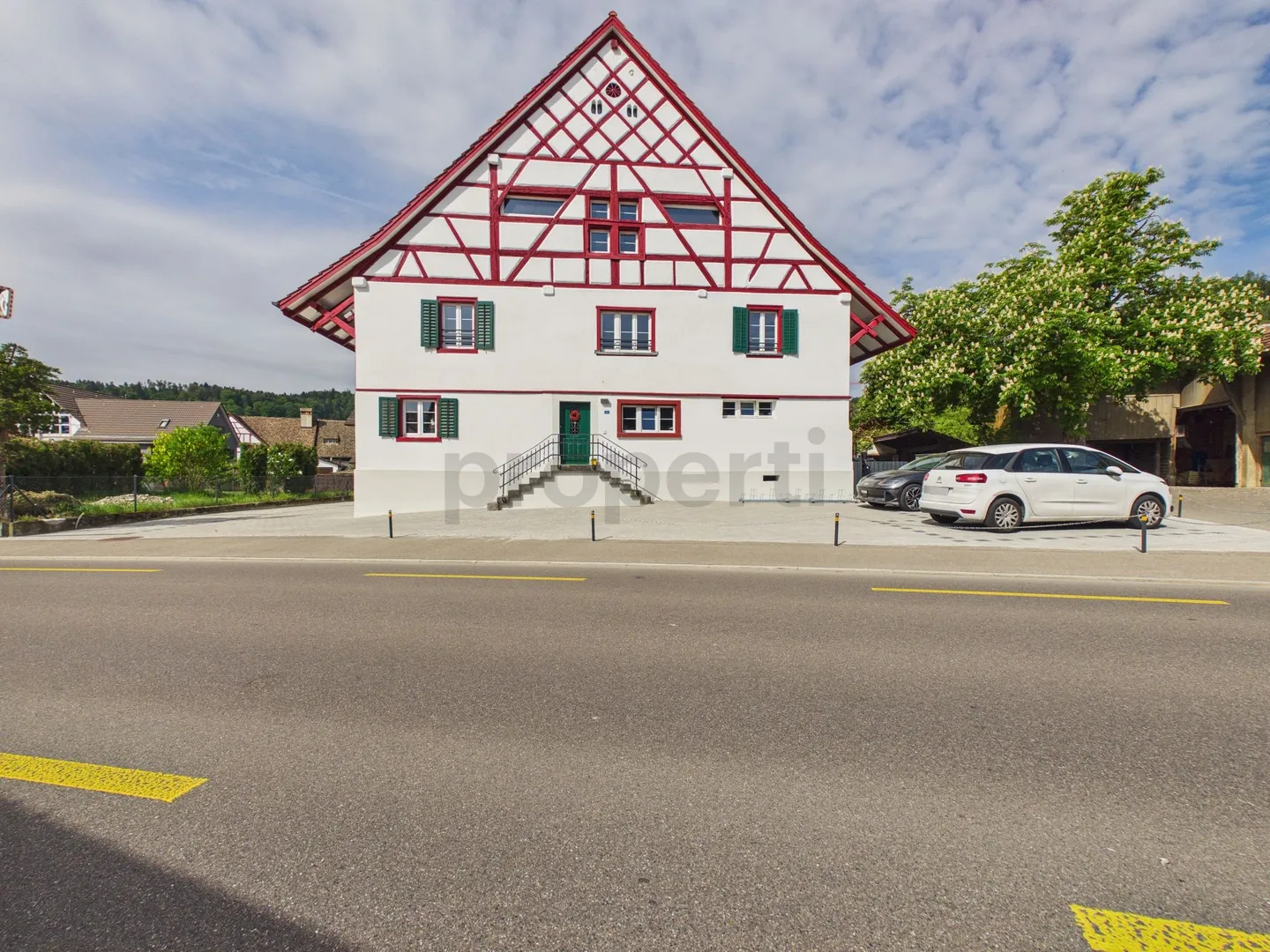 Appartement au rez-de-chaussée avec caractère, hauts plafonds et jardin privé - Photo 1 sur 13