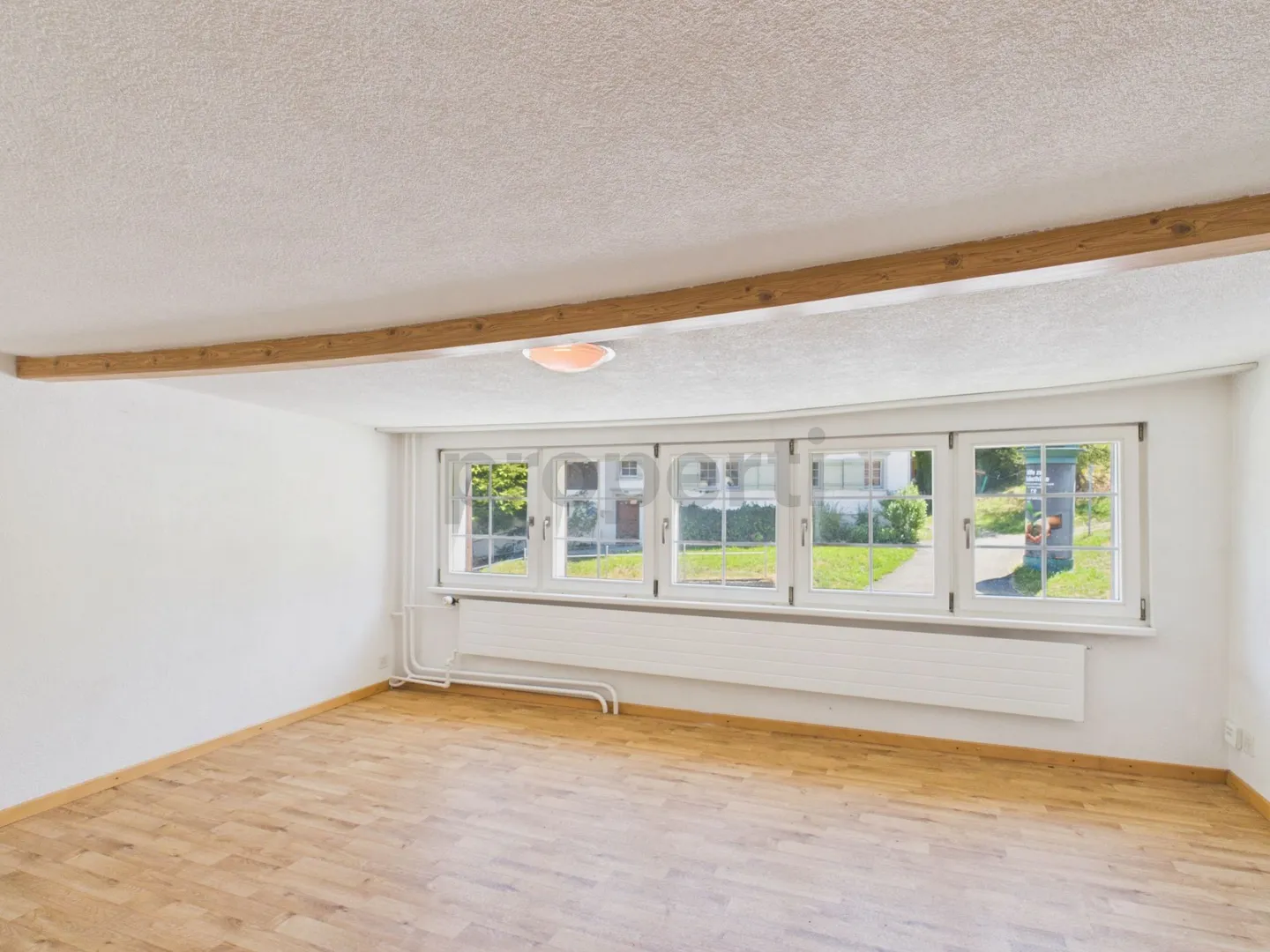 Multi-family house with two separate apartments (4.5 &amp; 3.5 rooms) in a quiet location with great potential - Photo 9 of 13