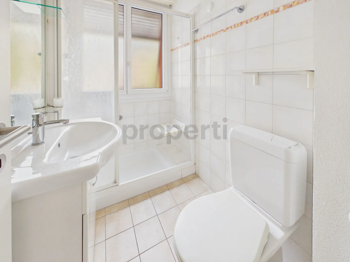 Elegante appartamento rinnovato con balcone - Foto 8 von 11