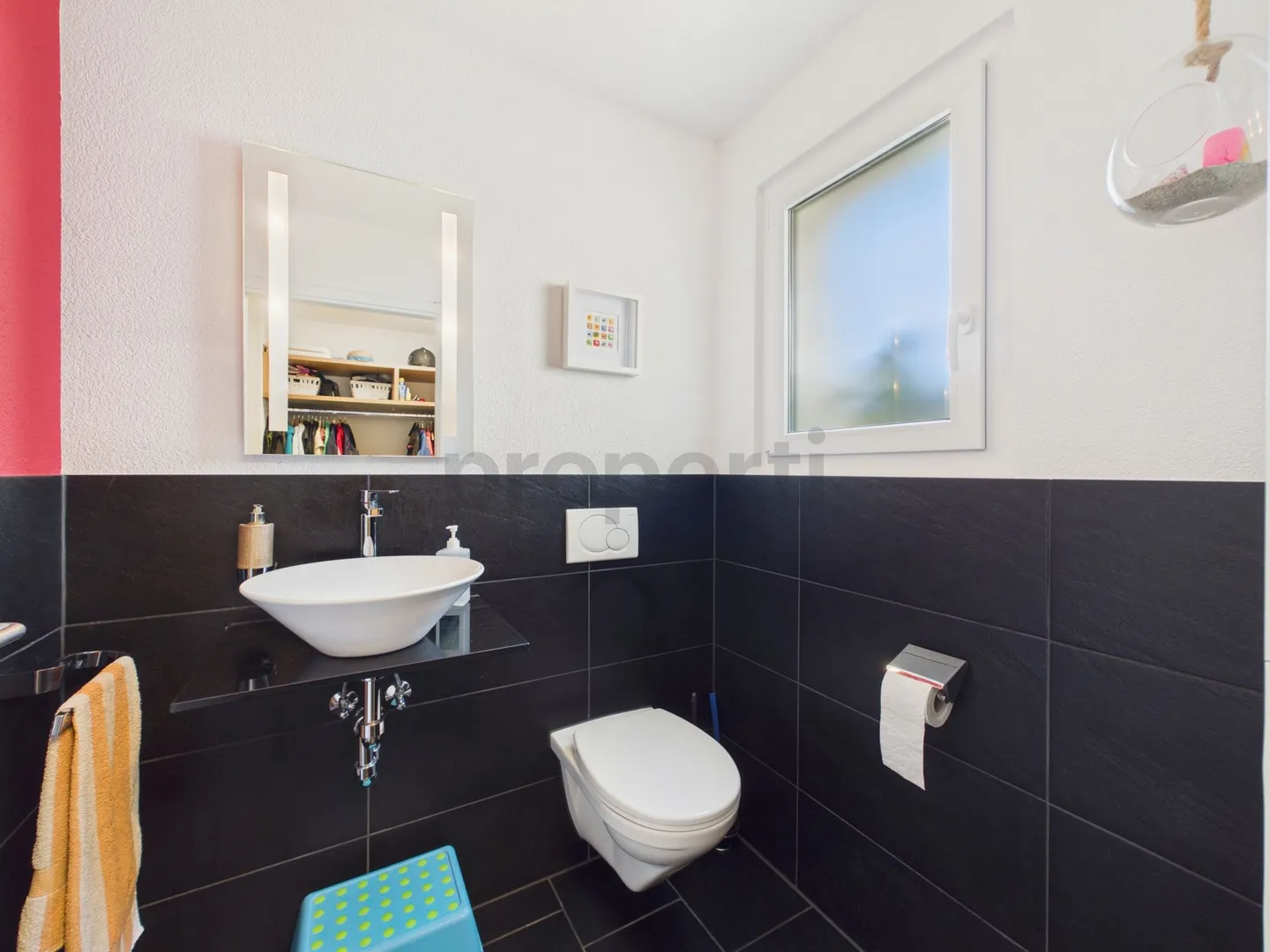 Casa unifamiliare indipendente del 2012: Riscaldamento a pavimento modulare, 5 camere da letto e giardino soleggiato - Foto 12 di 13