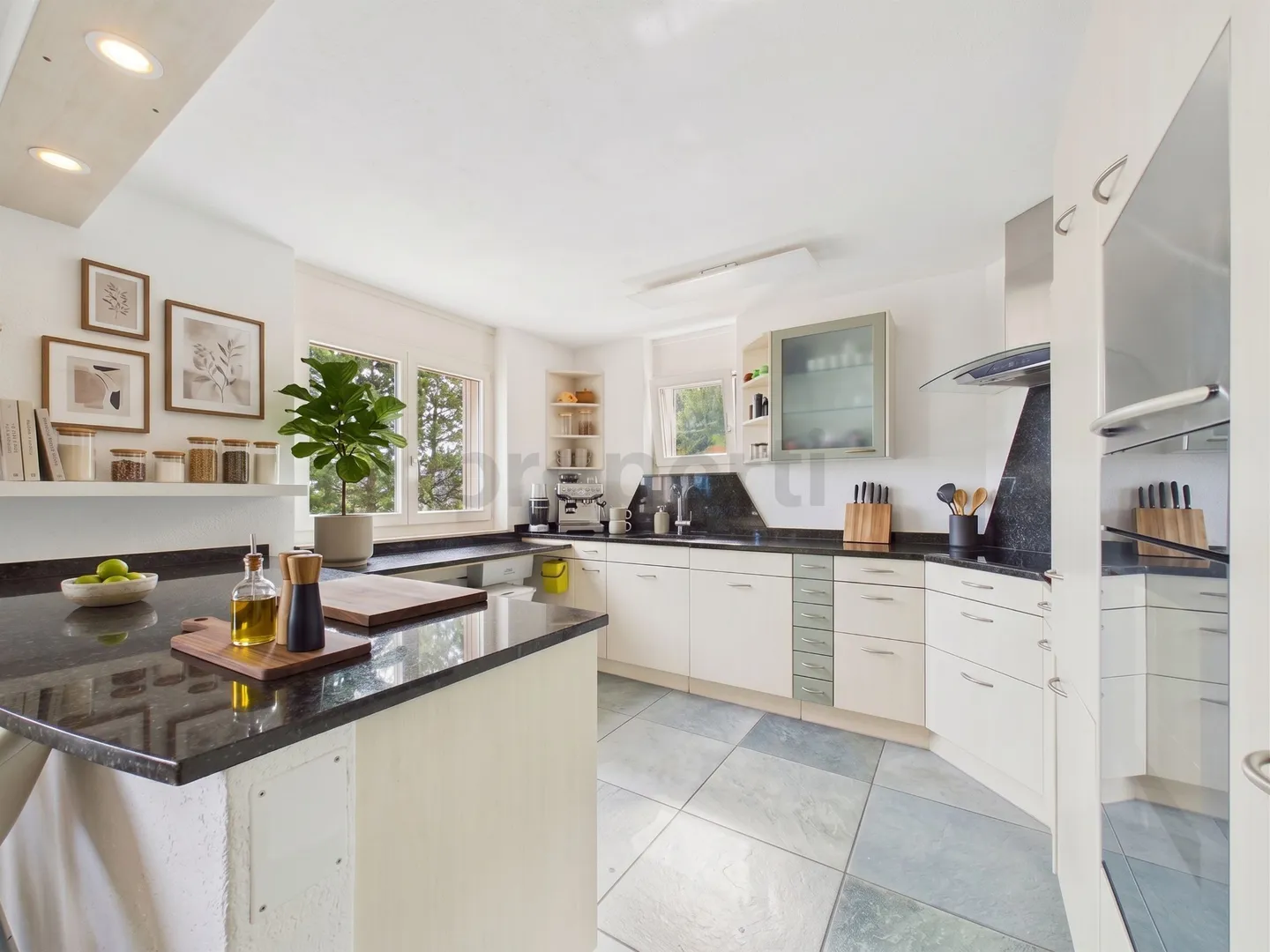 Quiet 5.5-Room Maisonette: Balcony in the Green, 4 Bedrooms & Large Hobby Room - Photo 2 of 13