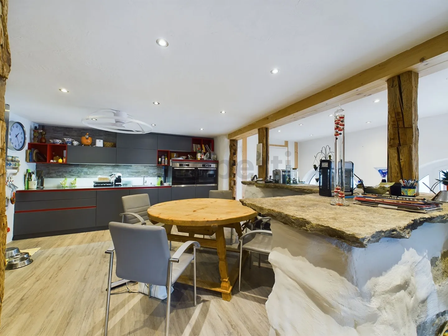 Maison individuelle unique de 5,5 pièces avec appartement sous les combles séparé à Intragna - Photo 2 sur 10