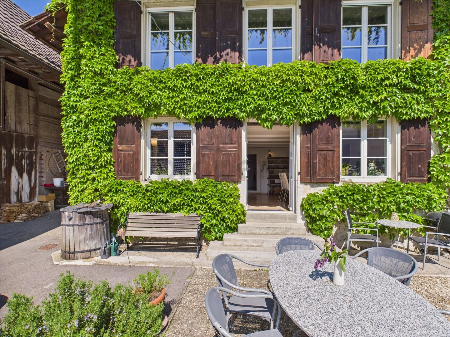 Enchanting and lovingly maintained single-family home for families on 4 spacious floors - Photo 1 of 11