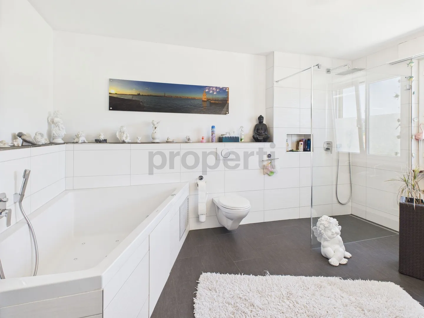 Grosszügiges Zweifamilienhaus mit Wellnessoase und Ausbaupotenzial in Uettligen - Foto 7 von 13