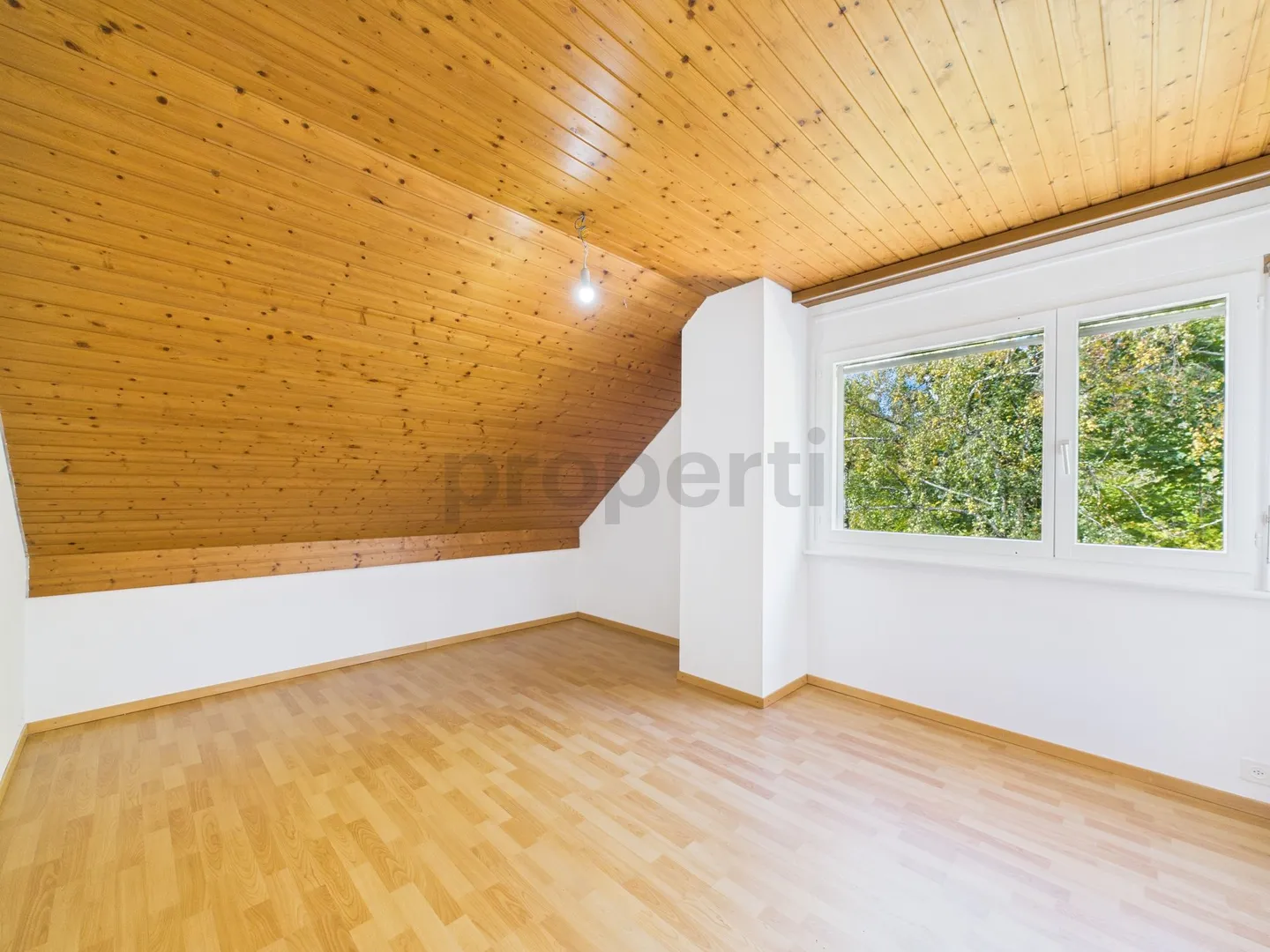 Maison jumelée rénovée de 5.5 pièces avec jardin, véranda et grand salon  cadre familial calme à Le Mont-sur-Lausanne - Photo 6 sur 13