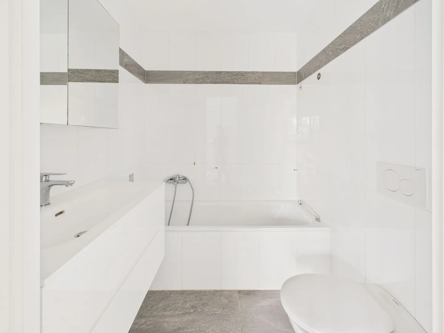 Modern 3.5-room apartment with terrace and hobby room in Cadro - Photo 8 of 13