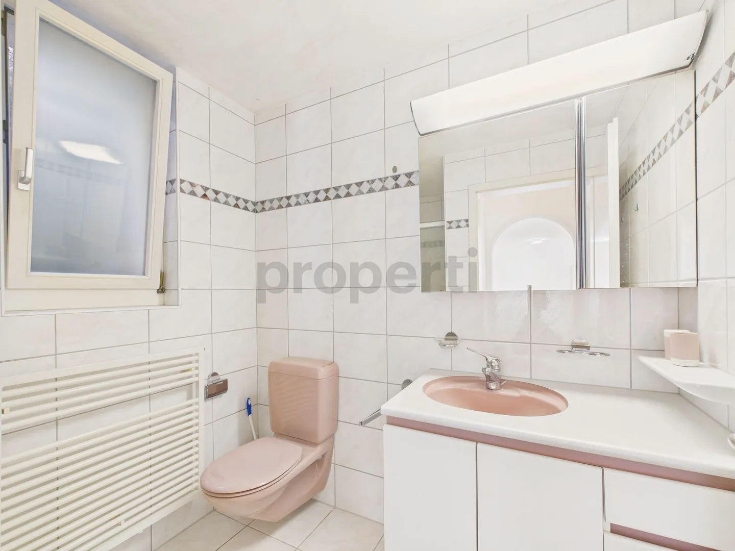 Ampio appartamento con terrazza di 3,5 locali a Bülach - Foto 7 di 12