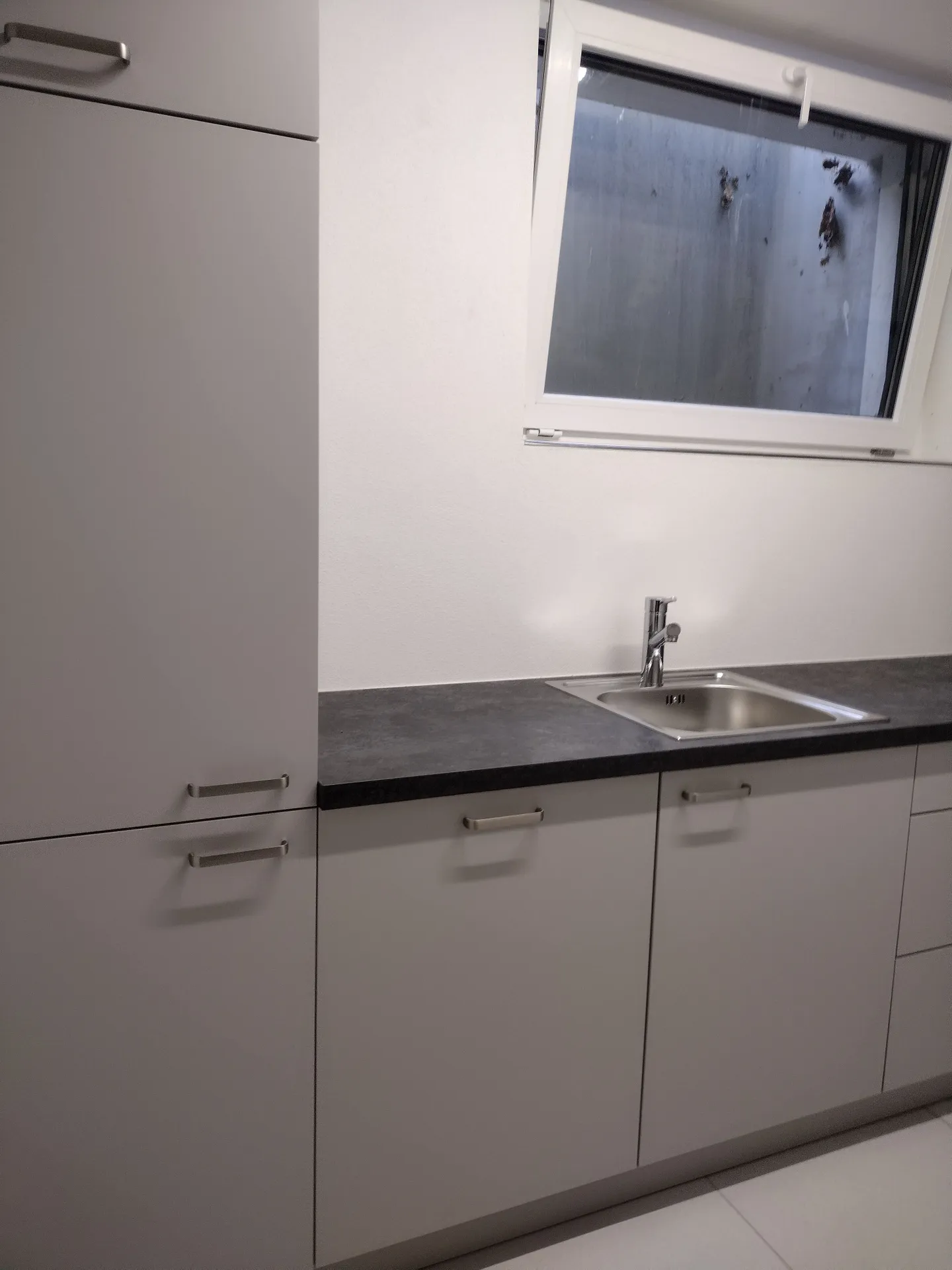 Spazio commerciale moderno con possibilità di utilizzo versatile in una posizione tranquilla - Foto 4 di 6