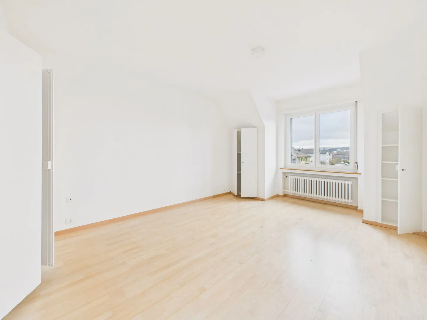 Exclusive 3.5-room apartment with balcony in the sought-after region of Zurich, Canton ZH - Photo 4 of 9