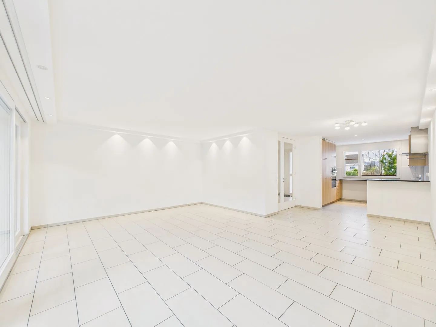 Modern 6.5-Room Single-Family House in Reinach - Photo 2 of 12