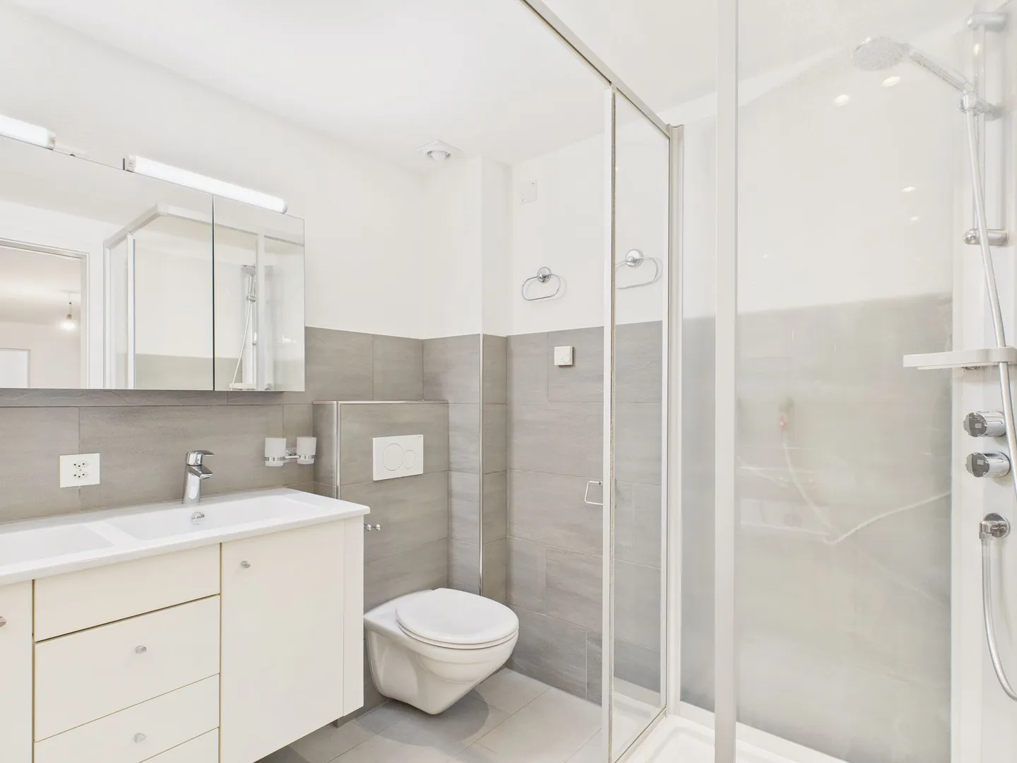 Neu renovierte 5-Zimmer Wohnung mit Balkon in Wenslingen - Foto 11 von 13