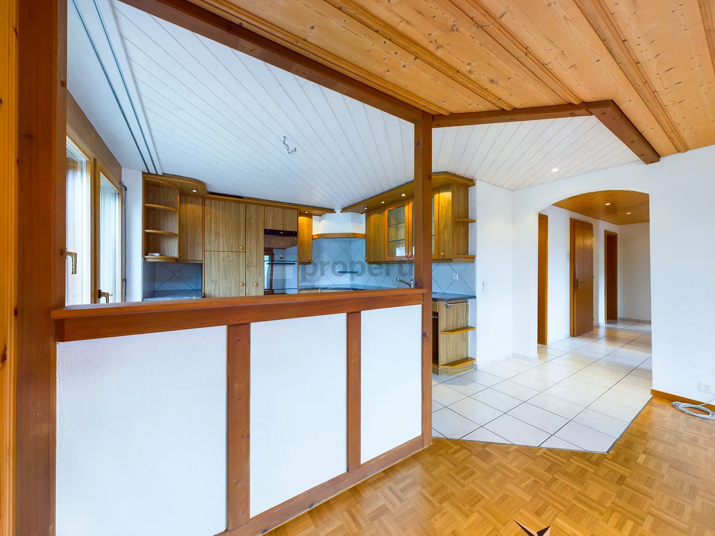 Ampio appartamento di 5,5 stanze con balcone a Sarnen - Foto 2 di 11