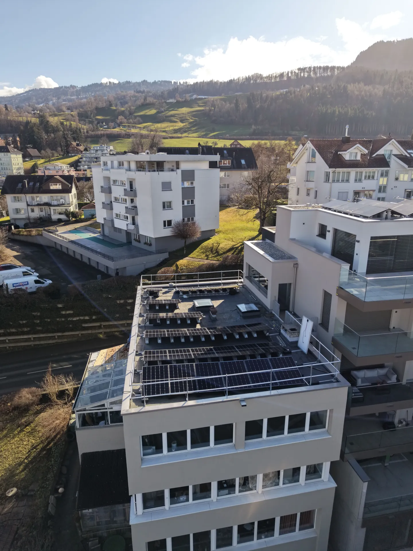 Appartamento elegante di 4,5 stanze recentemente ristrutturato con vista sul lago e sulle montagne a Pfäffikon SZ - Foto 2 di 5