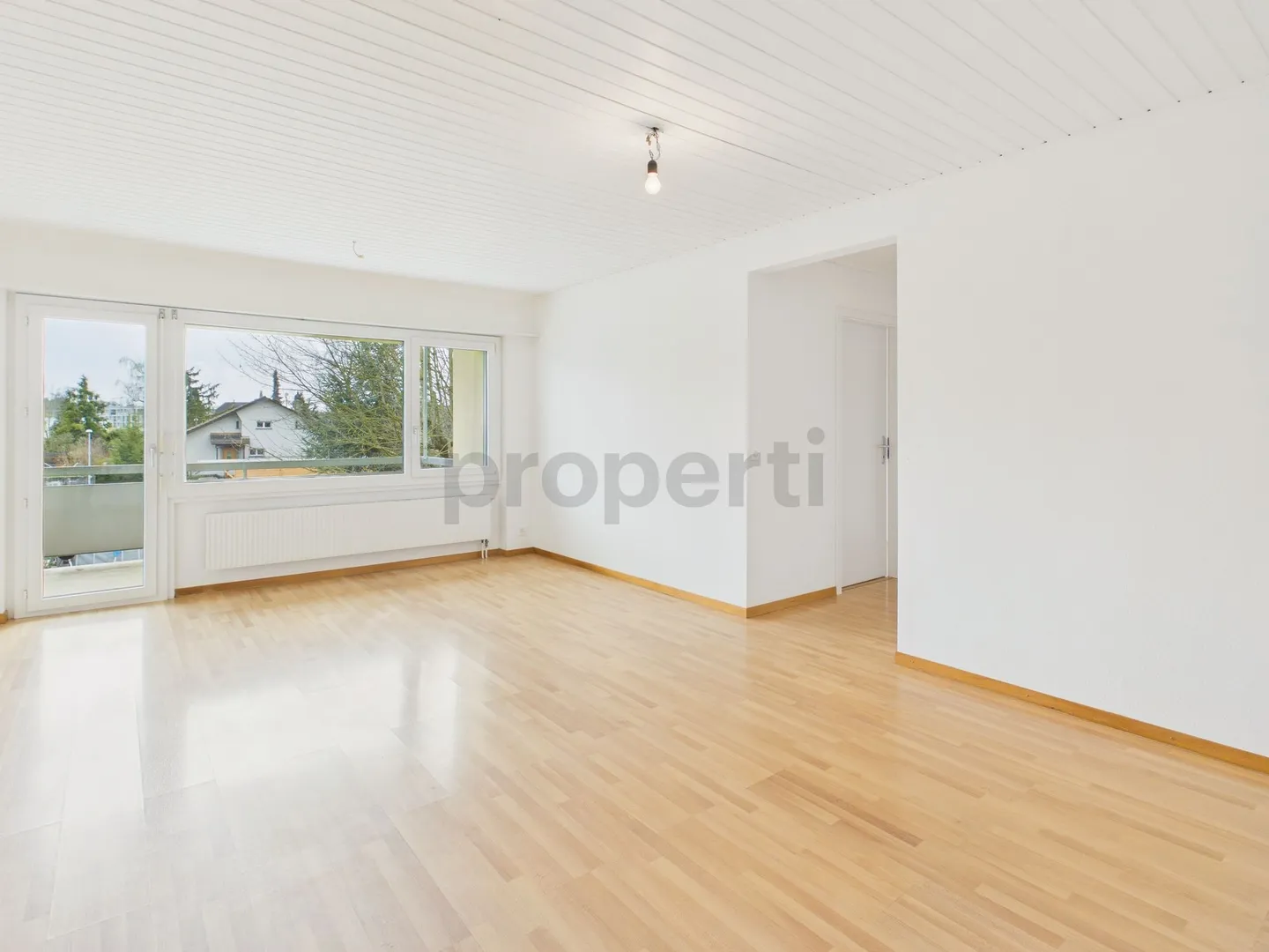 Ampio appartamento di 4,5 stanze con balcone, Bätterkinden - Foto 2 di 11