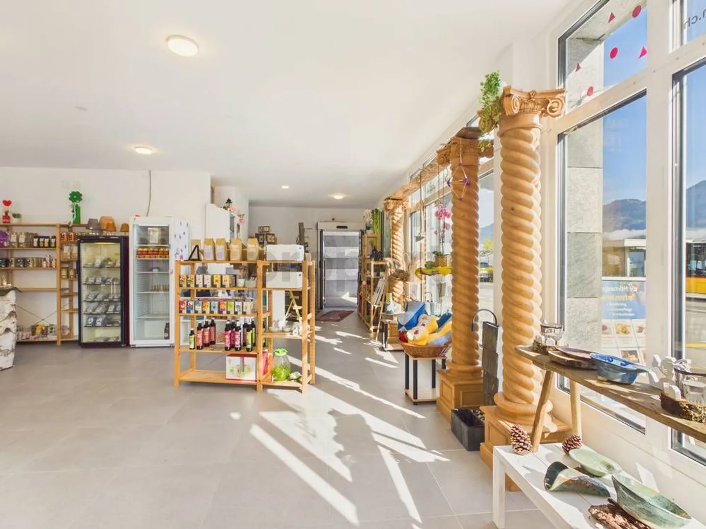 Proprietà di investimento attraente in posizione privilegiata a Beckenried - Spazio commerciale con vista lago - Foto 5 di 9