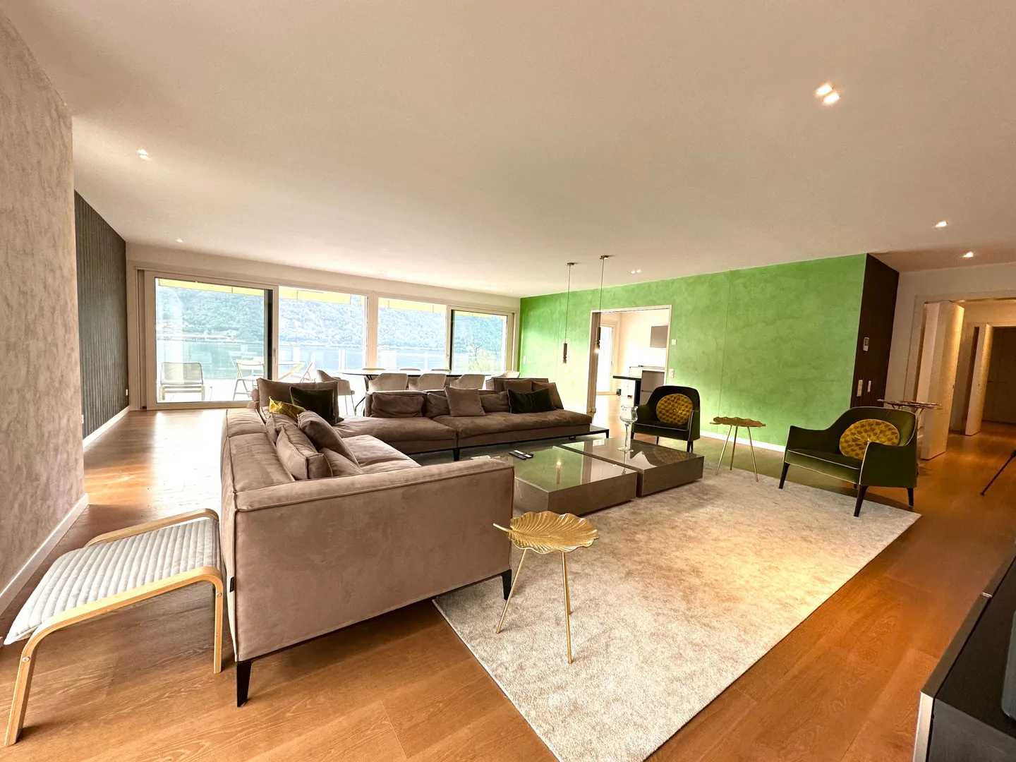 Penthouse élégant avec 4 chambres et vue sur le lac à Bissone - Photo 4 sur 12