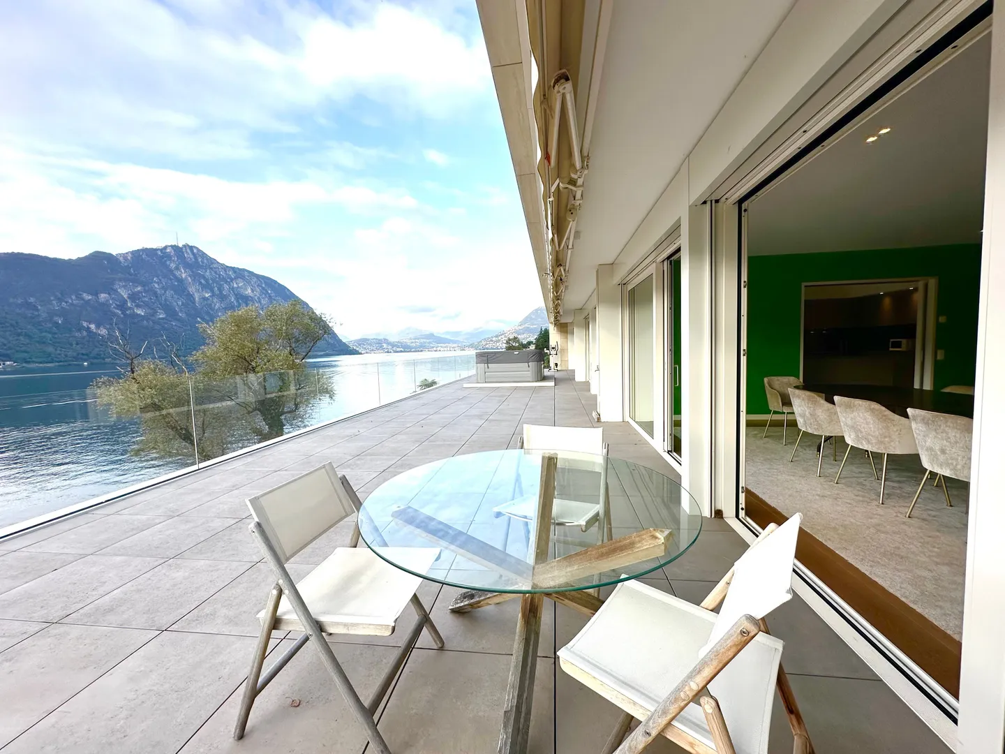 Penthouse élégant avec 4 chambres et vue sur le lac à Bissone - Photo 9 sur 12