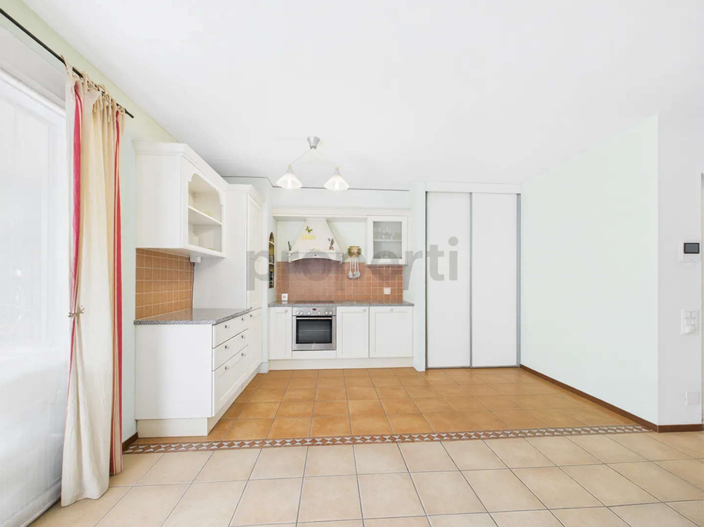 Exclusive 4.5-room apartment in Bellinzona, TI - Modern comfort in a central location - Photo 3 of 9