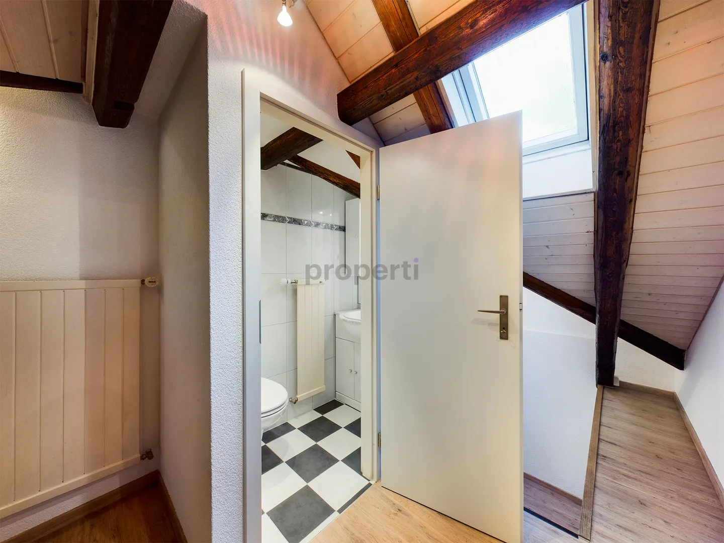 Centrally Located Maisonette Apartment with Fireplace - Ideal for Couples, Small Families or Shared Living - Photo 11 of 12