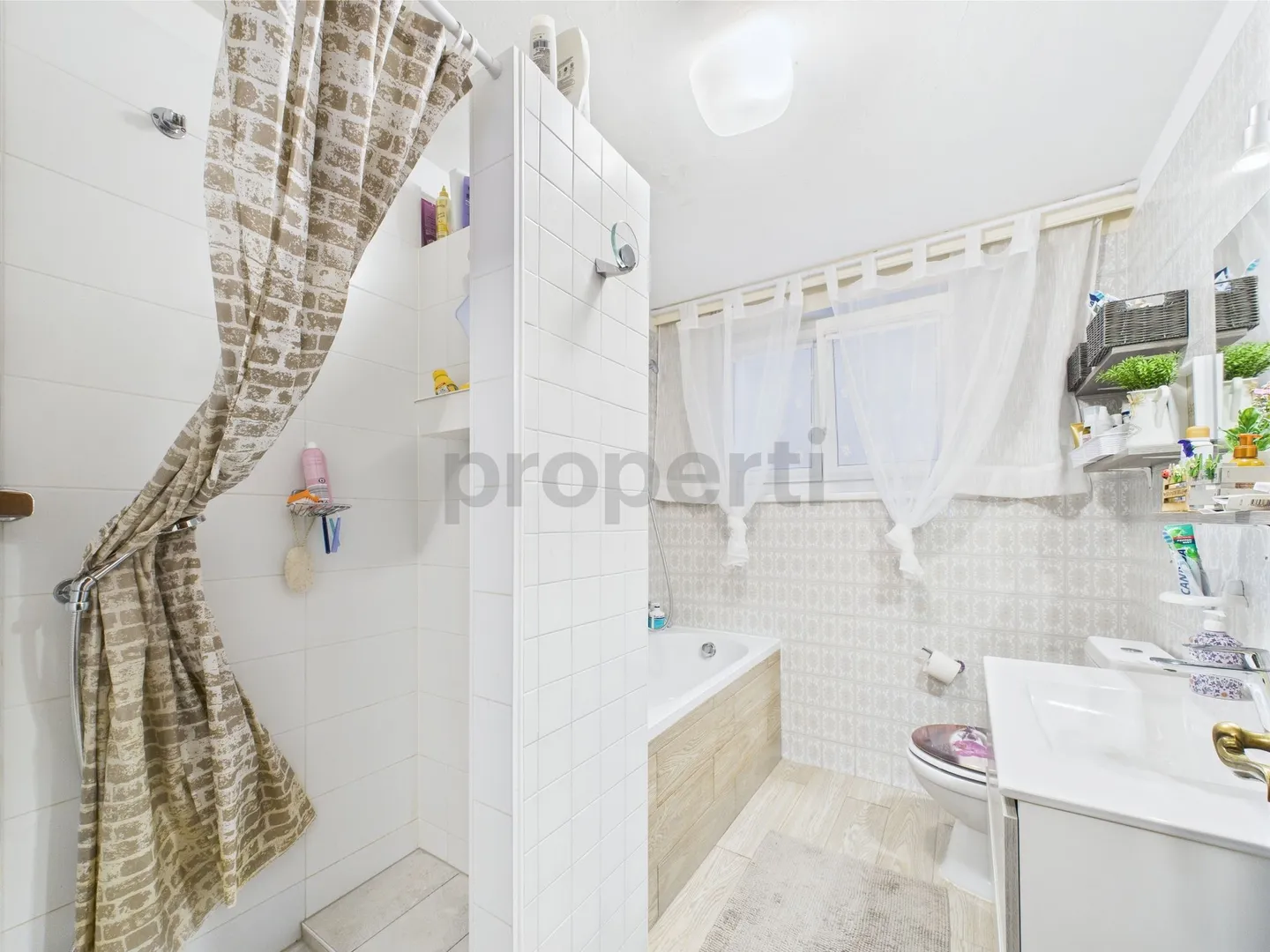 Beautiful Villa in Sagno with Breathtaking Views of Como, Brescia, and Milan - Photo 8 of 13