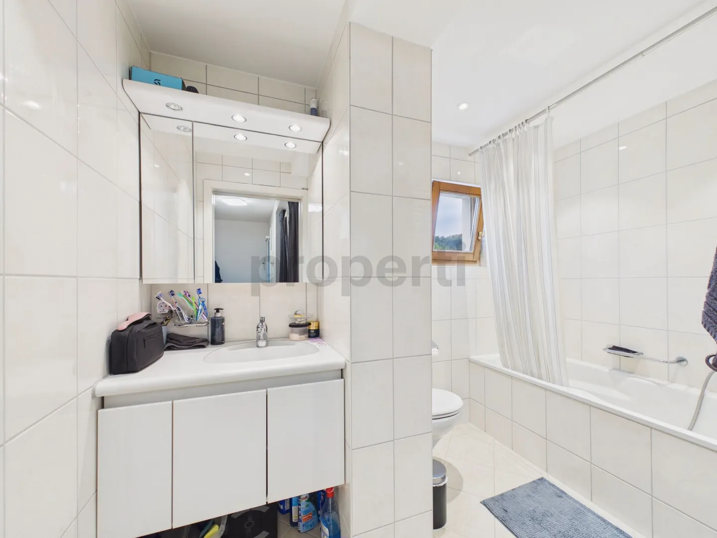Zentrale & Ruhige Lage, Helle Räume, Gepflegte Substanz mit Wertsteigerungspotenzial, Keller & Parkplatz! - Foto 7 von 9