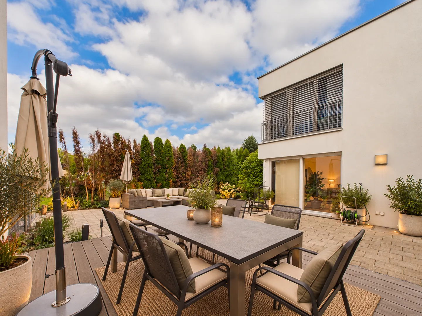 High-quality furnishings, protected courtyard & generous space offering! - Photo 10 of 13