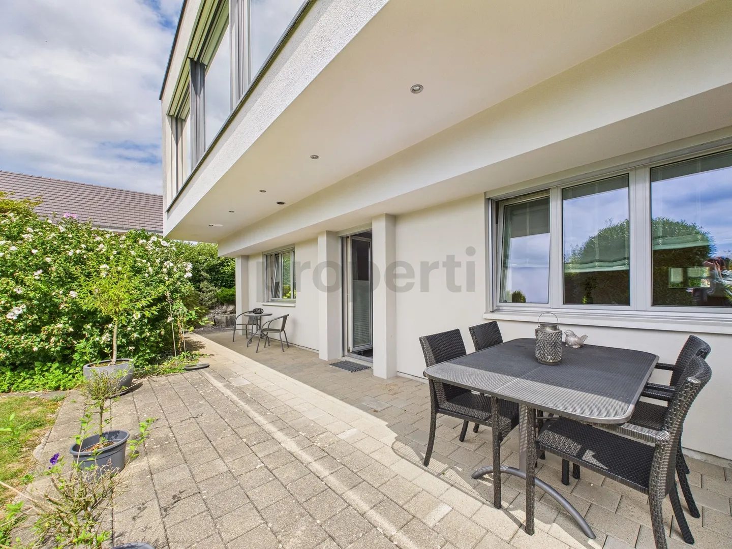 Charming 2.5-room apartment with garden seating area in Niederlenz, AG - Photo 7 of 9
