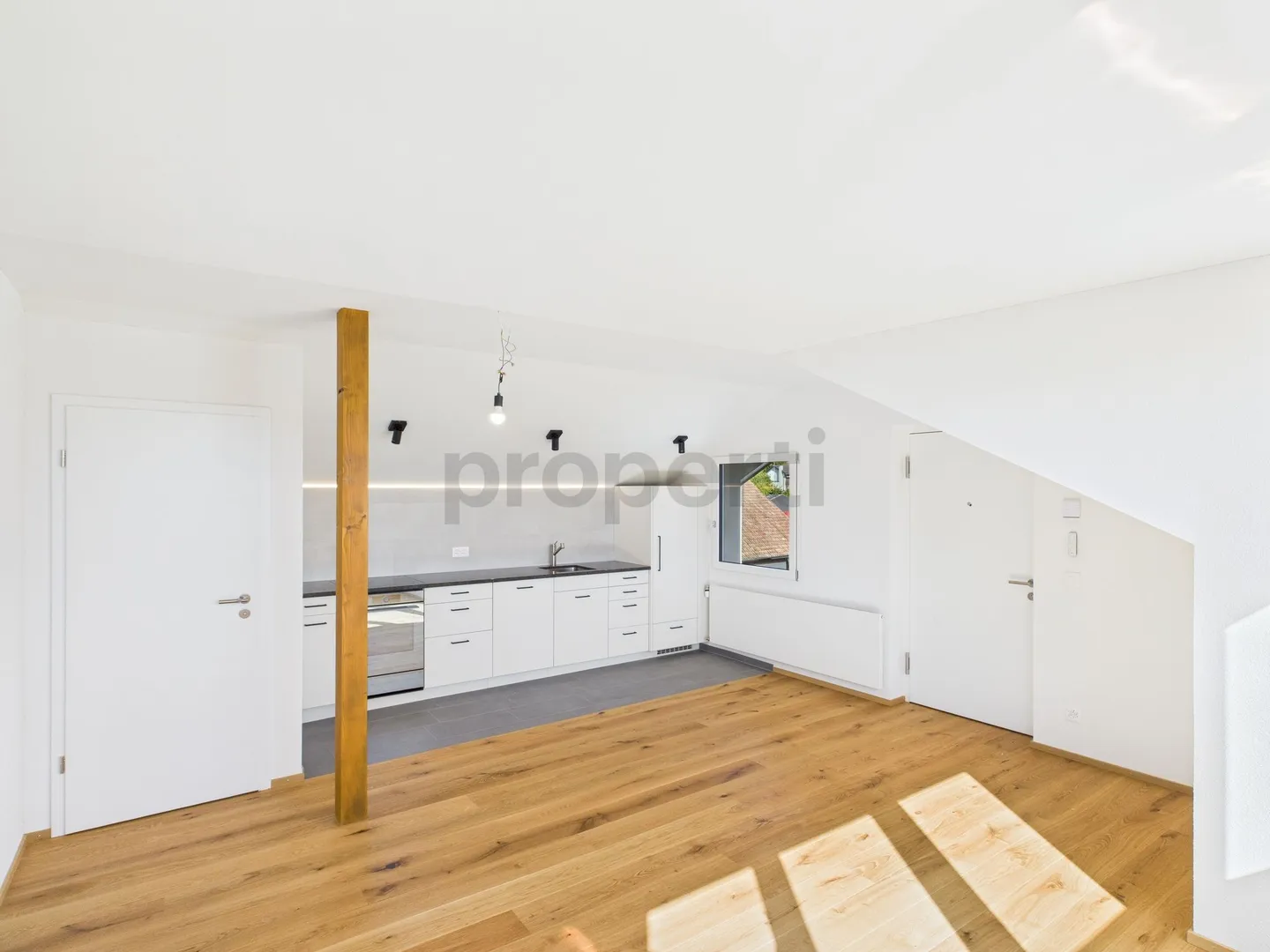 Modern 2.5-room attic apartment in Oberwil - Photo 4 of 13