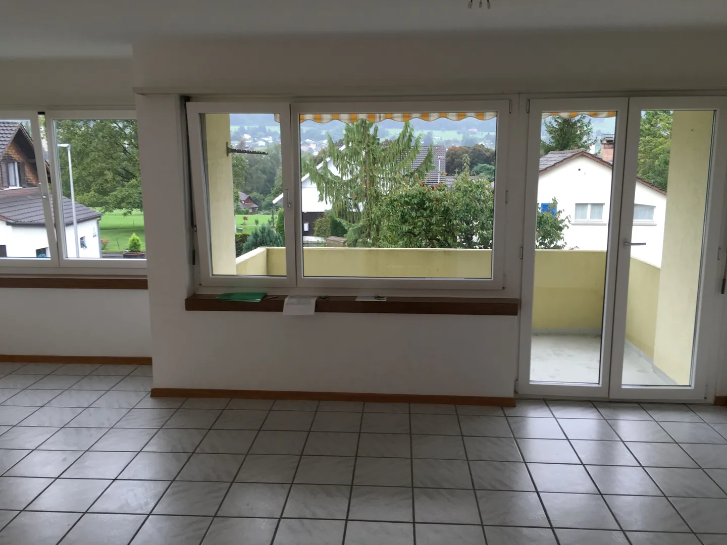Appartement confortable et lumineux avec balcon dans le quartier calme de Schoren à Reinach AG - Photo 1 sur 9