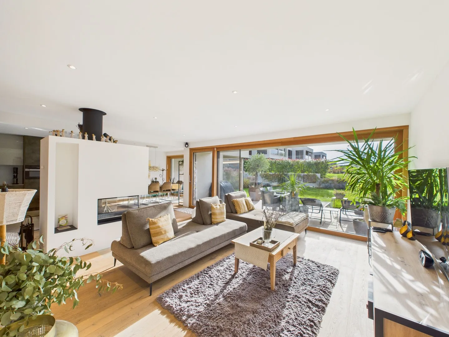 Villa contigua moderna e di alta gamma a Portalban, FR - Ideale per famiglie - Foto 2 di 13