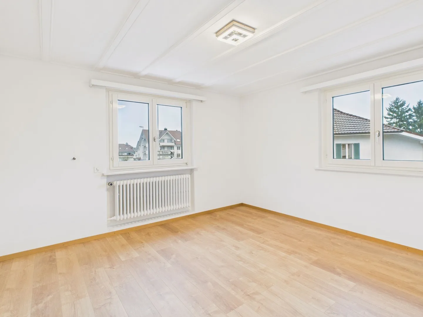 Family-friendly 6.5-room single-family house in Egolzwil with studio apartment & garden oasis with palm trees - Photo 8 of 13