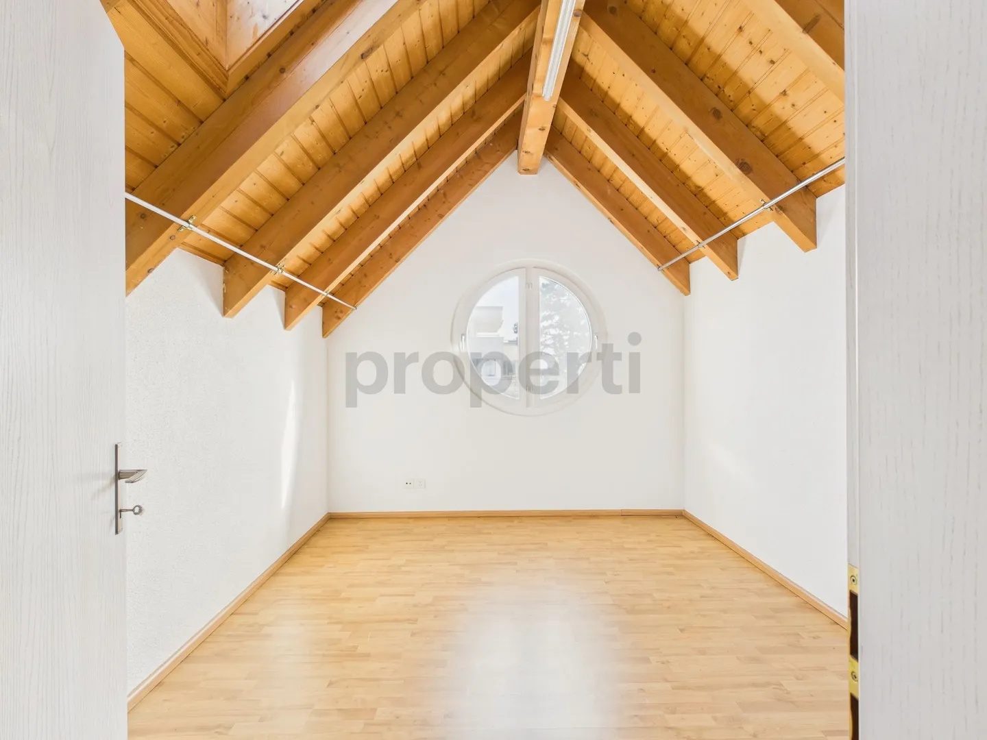 Grosszügige 5.5-Zimmer Maisonette-Wohnung mit Balkon in Ermatingen - Foto 8 di 13