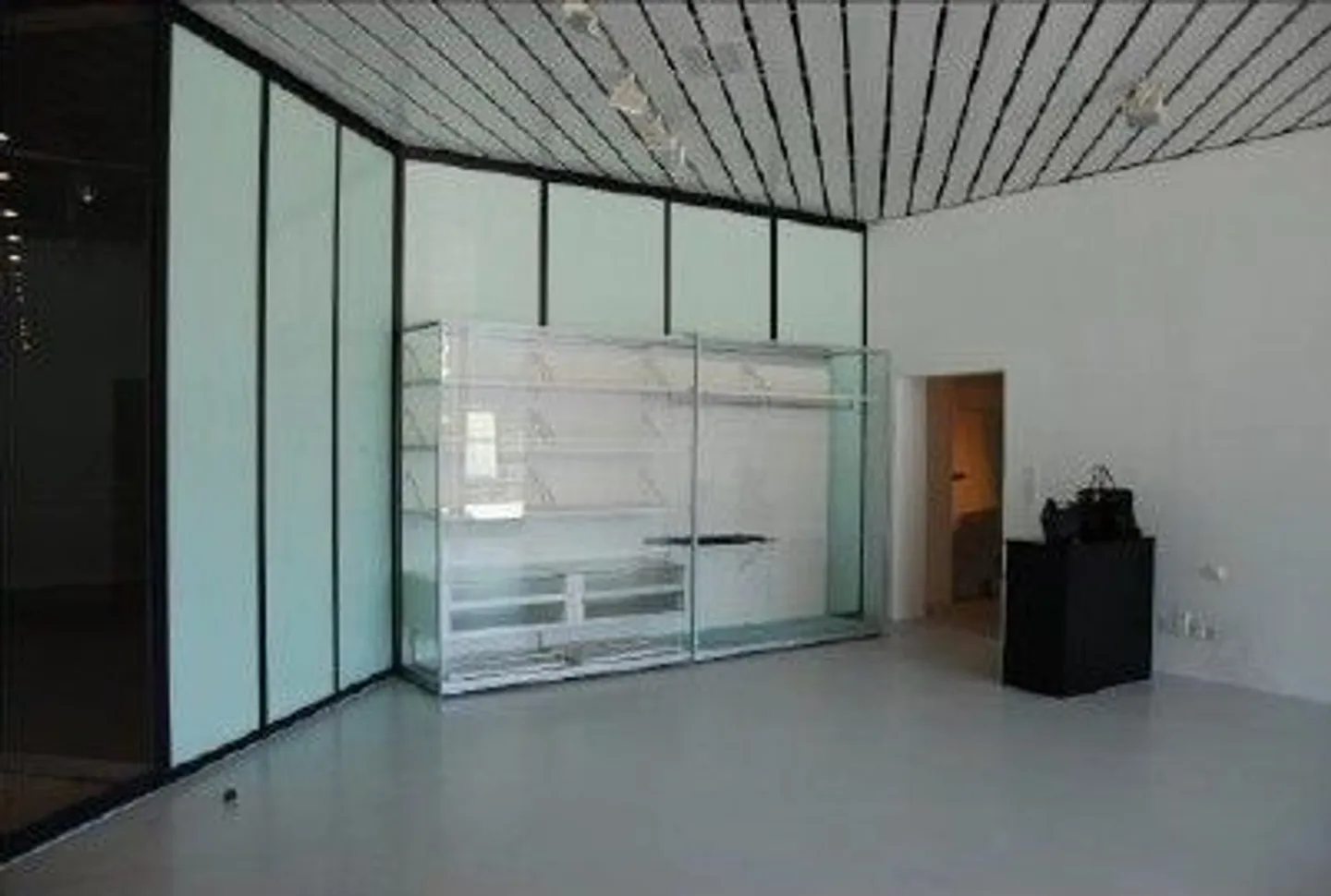 Retail space in the center of Obersee with over 8m window front in Arosa - Photo 7 of 8