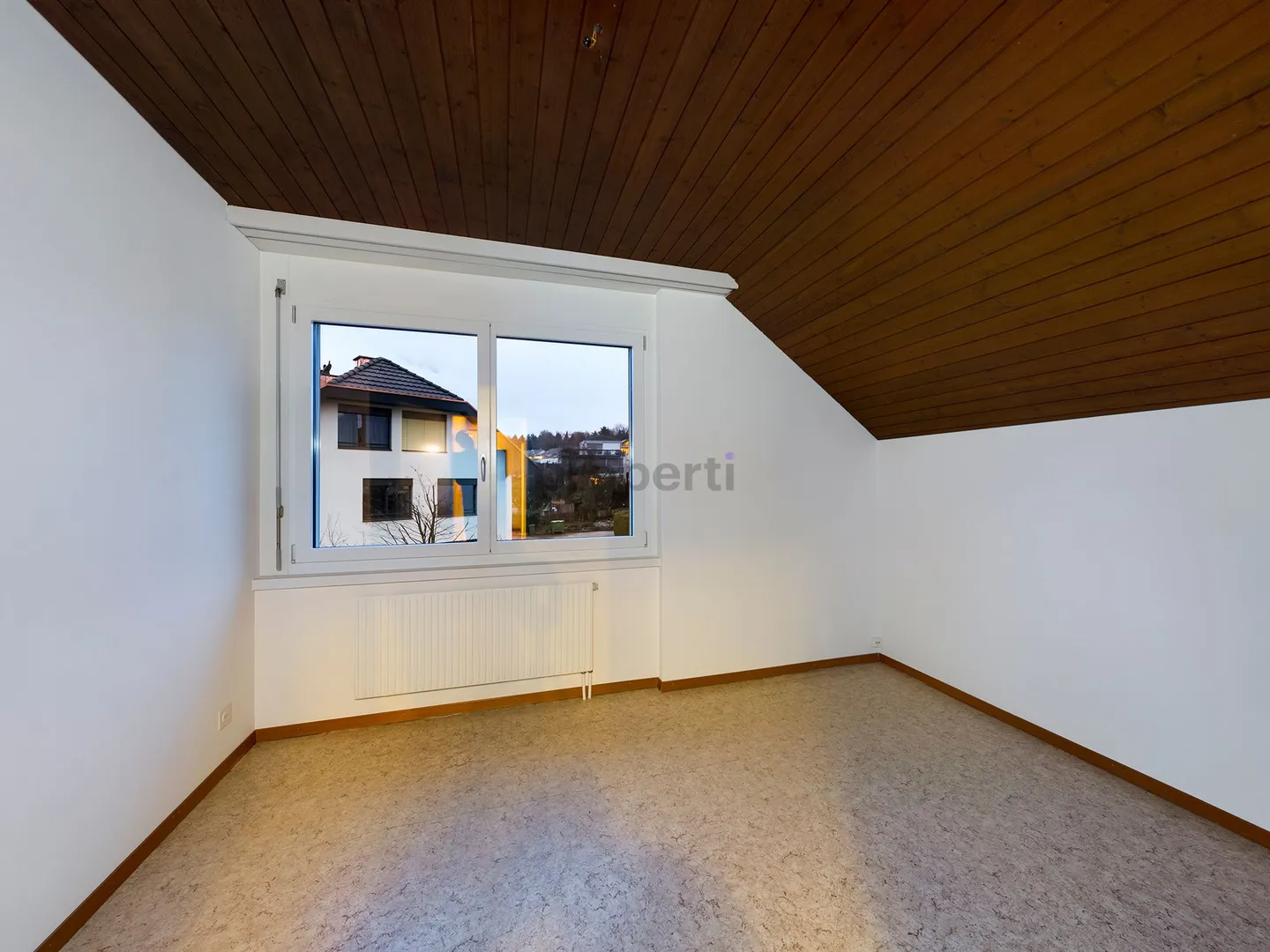 Renovierte Dachwohnung an zentraler und ruhiger Lage - Foto 4 von 7