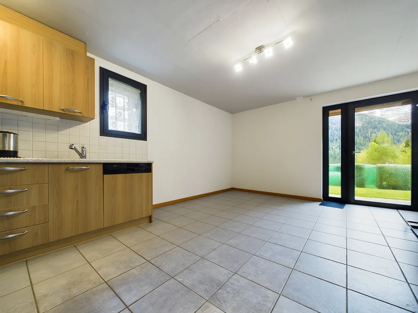 Charming single-family house for sale with breathtaking views with 6 rooms in Dalpe - Photo 5 of 13