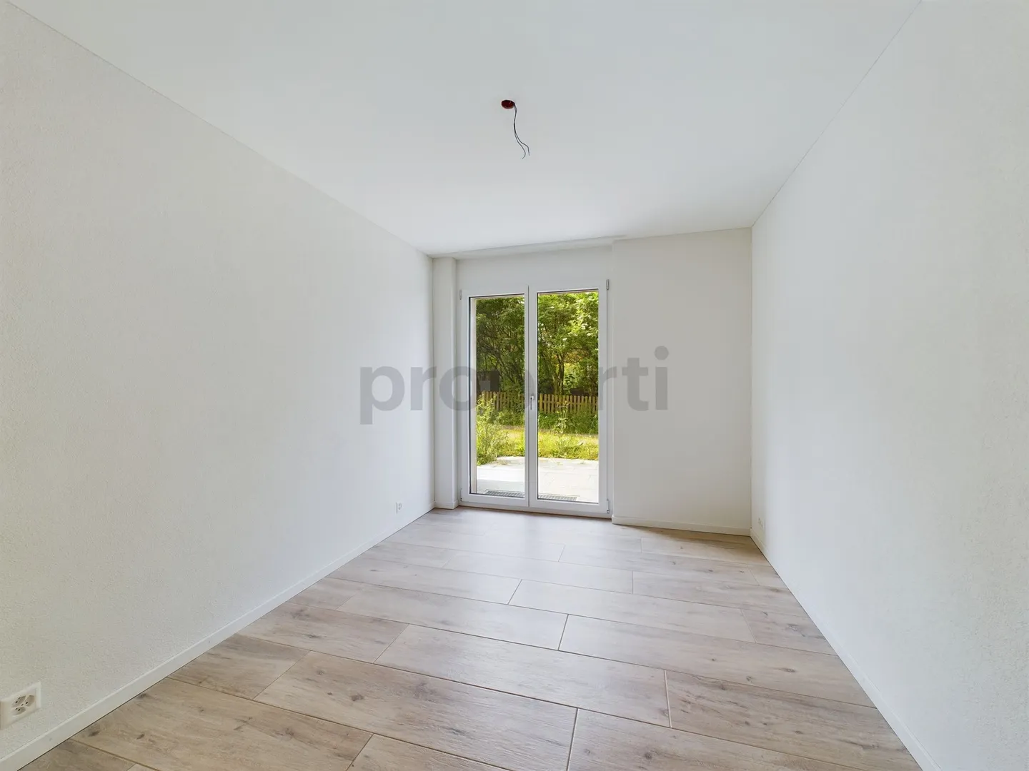 Bright 3.5-Ground Floor Apartment with Stunning Lake & Mountain Views in Hausen am Albis - Photo 5 of 9
