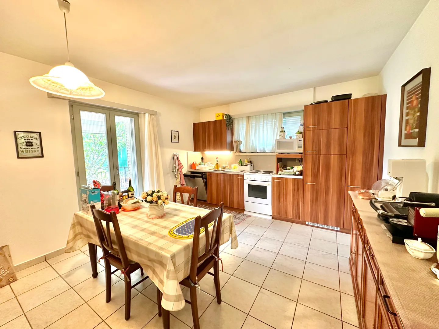 Geräumiges 5,5-Zimmer-Haus mit bebaubarem Garten (R2) und 4 Garagen in Bedano TI - Foto 6 von 11