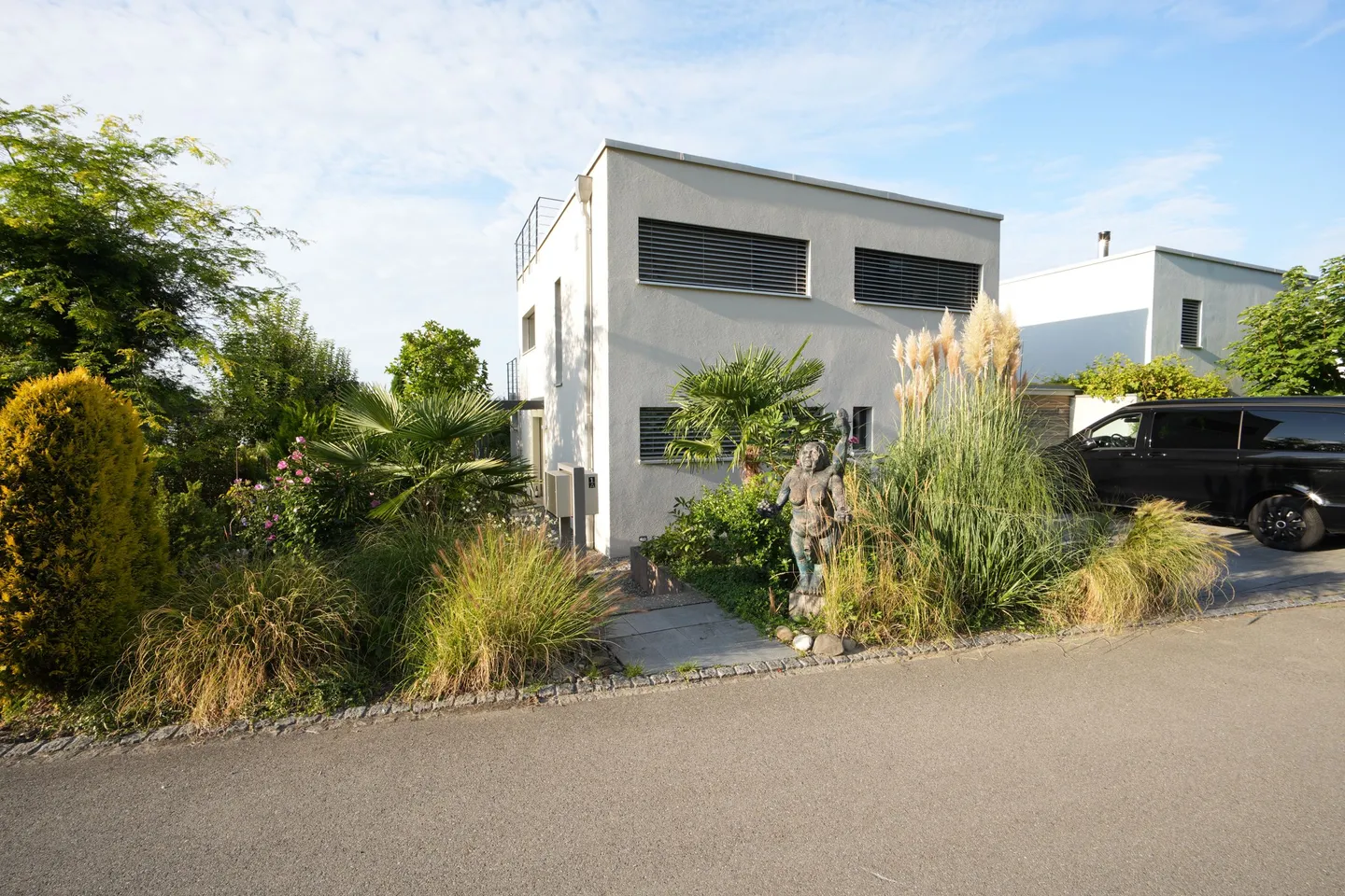 Dreamlike 4-Room Apartment with Lake View in Berlingen - Photo 1 of 13