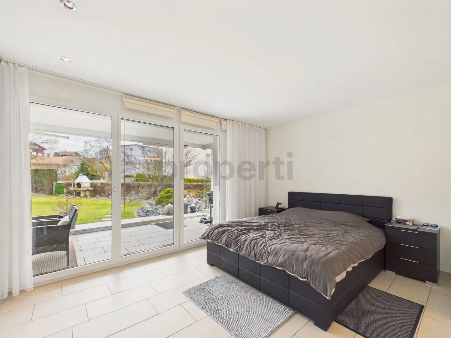 Moderne 5.5-Zimmer Wohnung mit Garten - Foto 5 von 13