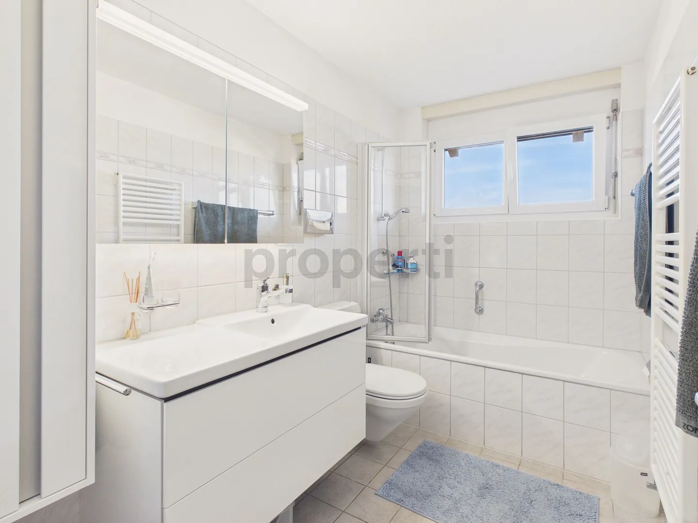 Appartamento familiare di 5,5 stanze con vista mozzafiato e posizione ideale a Villigen - Foto 10 di 12