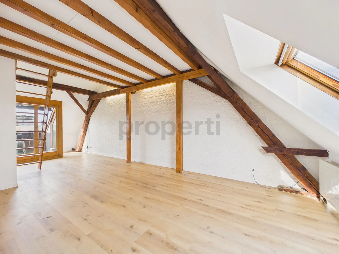 Appartamento moderno con balcone - Foto 1 di 13