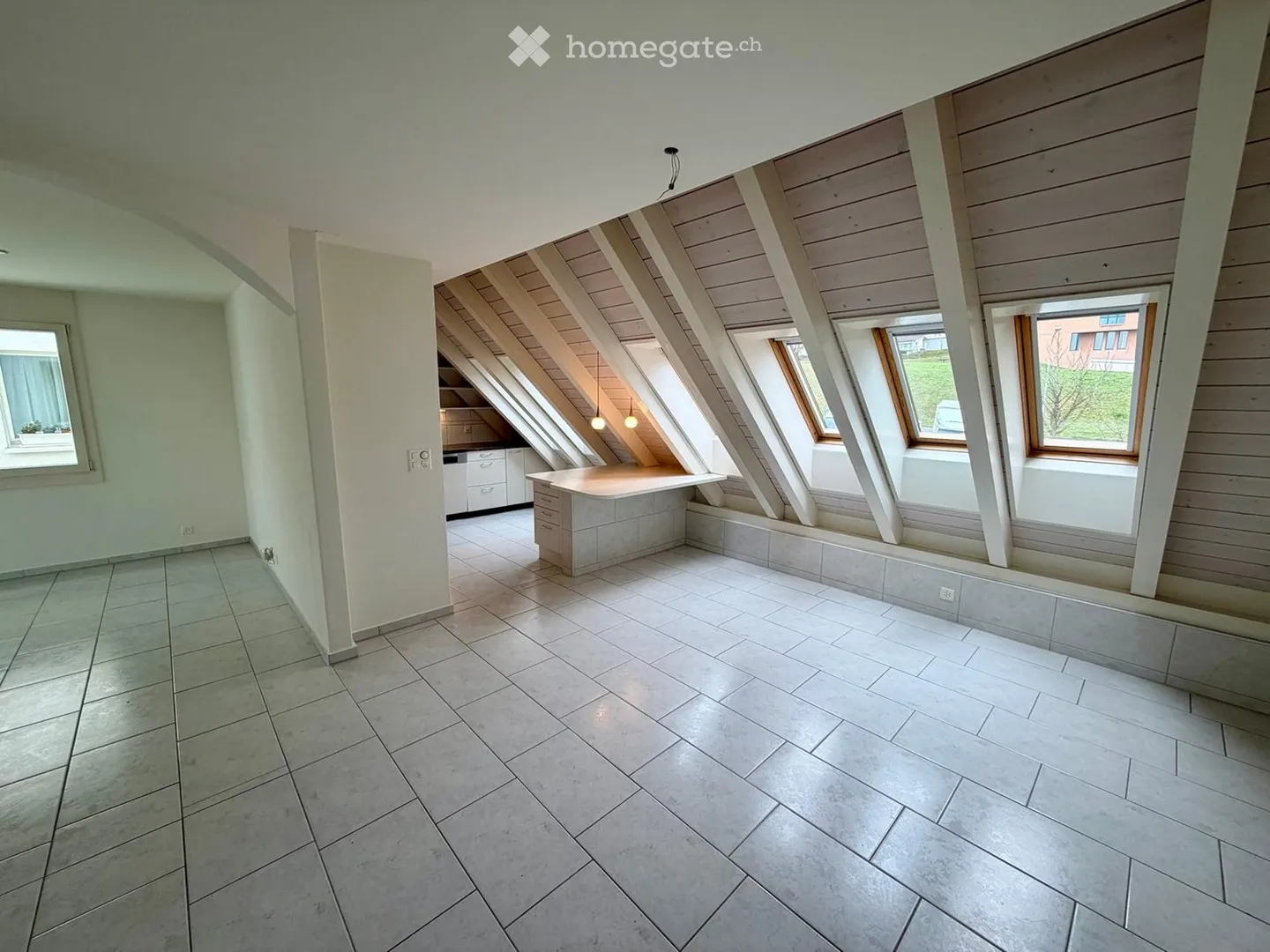 Moderno appartamento di 3.5 locali con ascensore e parcheggio sotterraneo, Unterengstringen - Foto 2 di 13