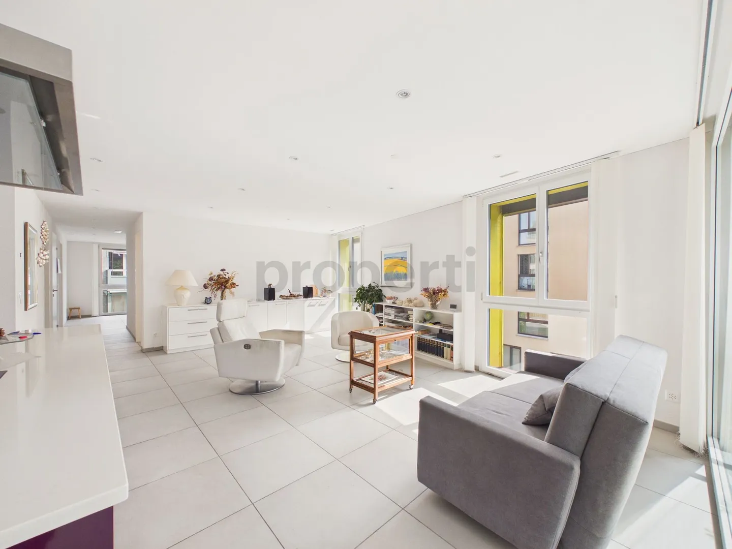 Moderno appartamento di 4 stanze con loggia nel centro di Wädenswil - Foto 2 di 13