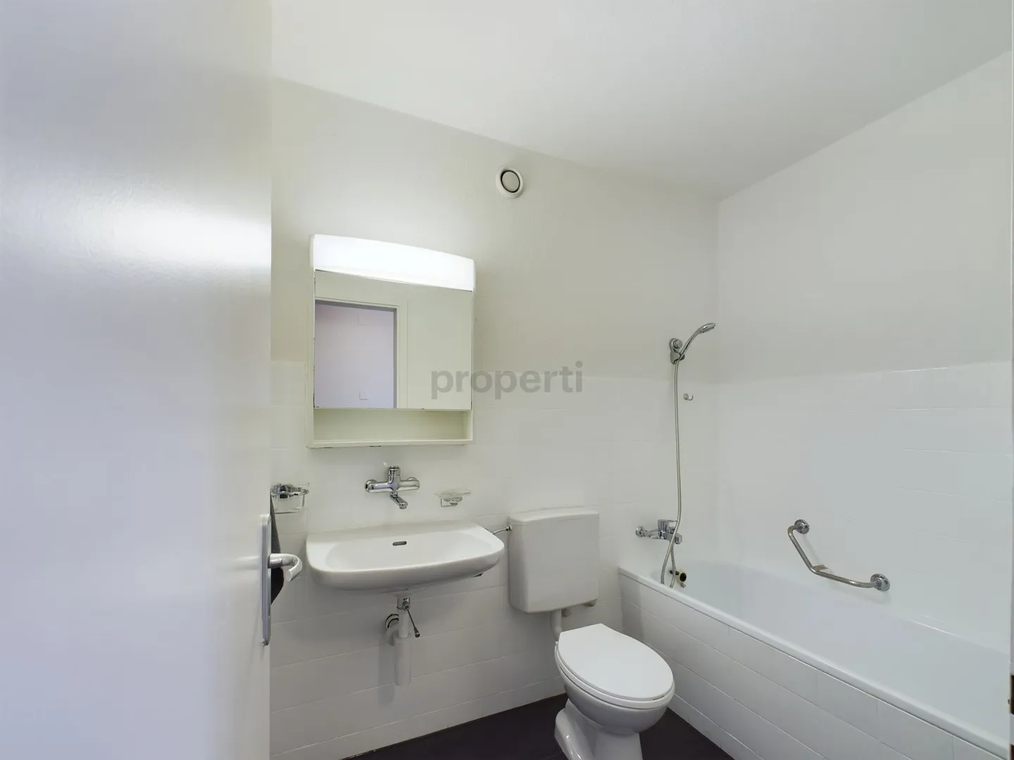 Modern Living Dream - Well-Maintained 2.5 Room Apartment with Balcony - Photo 6 of 7