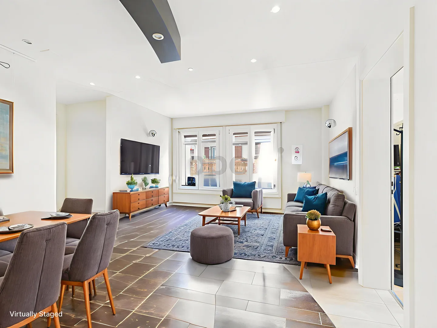 4.5-room apartment in the heart of Crans VS - charm, space, and renovation potential - Photo 1 of 9