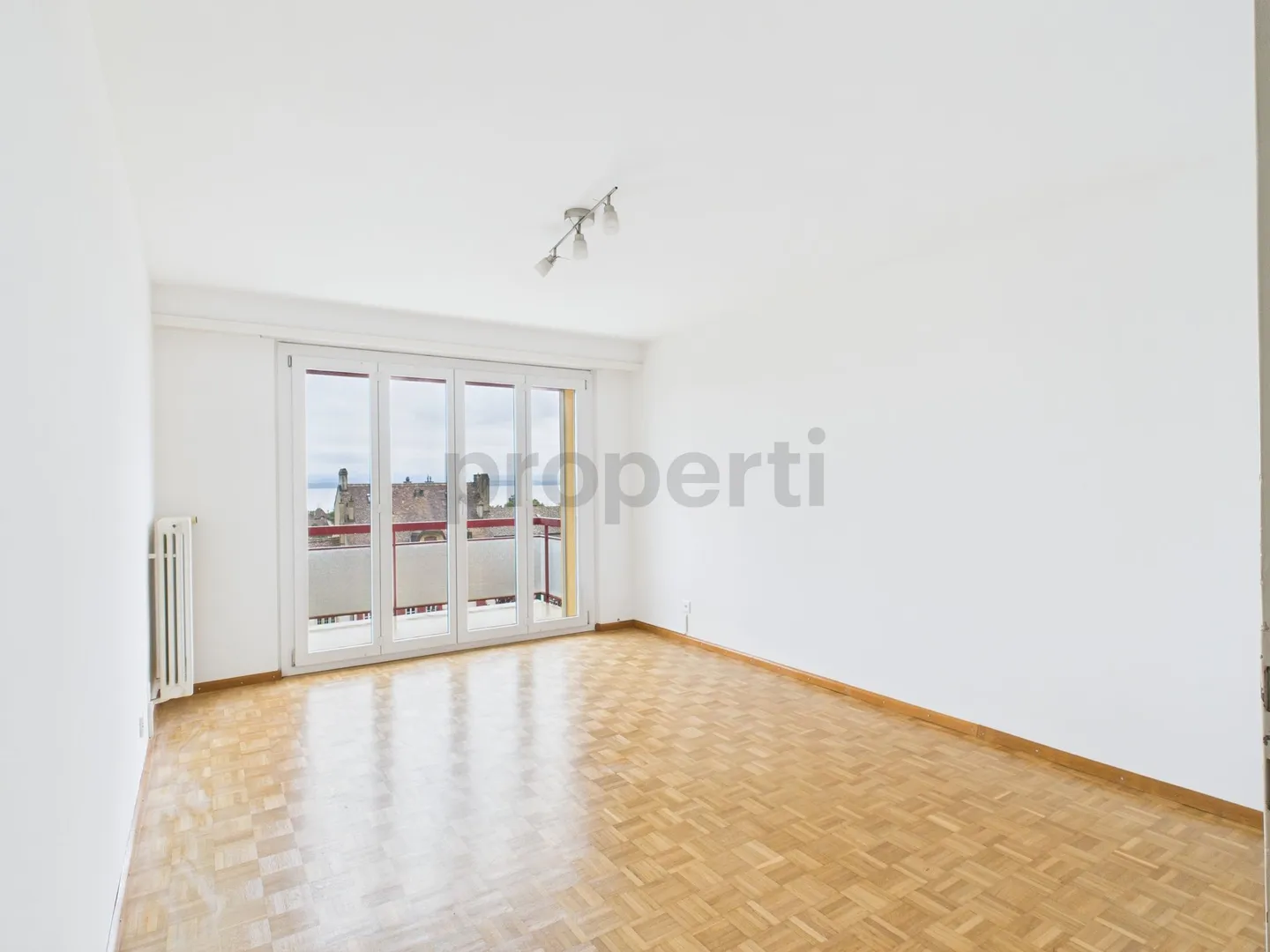 Charming 2.5 rooms with panoramic lake view in Milvignes - Photo 1 of 8