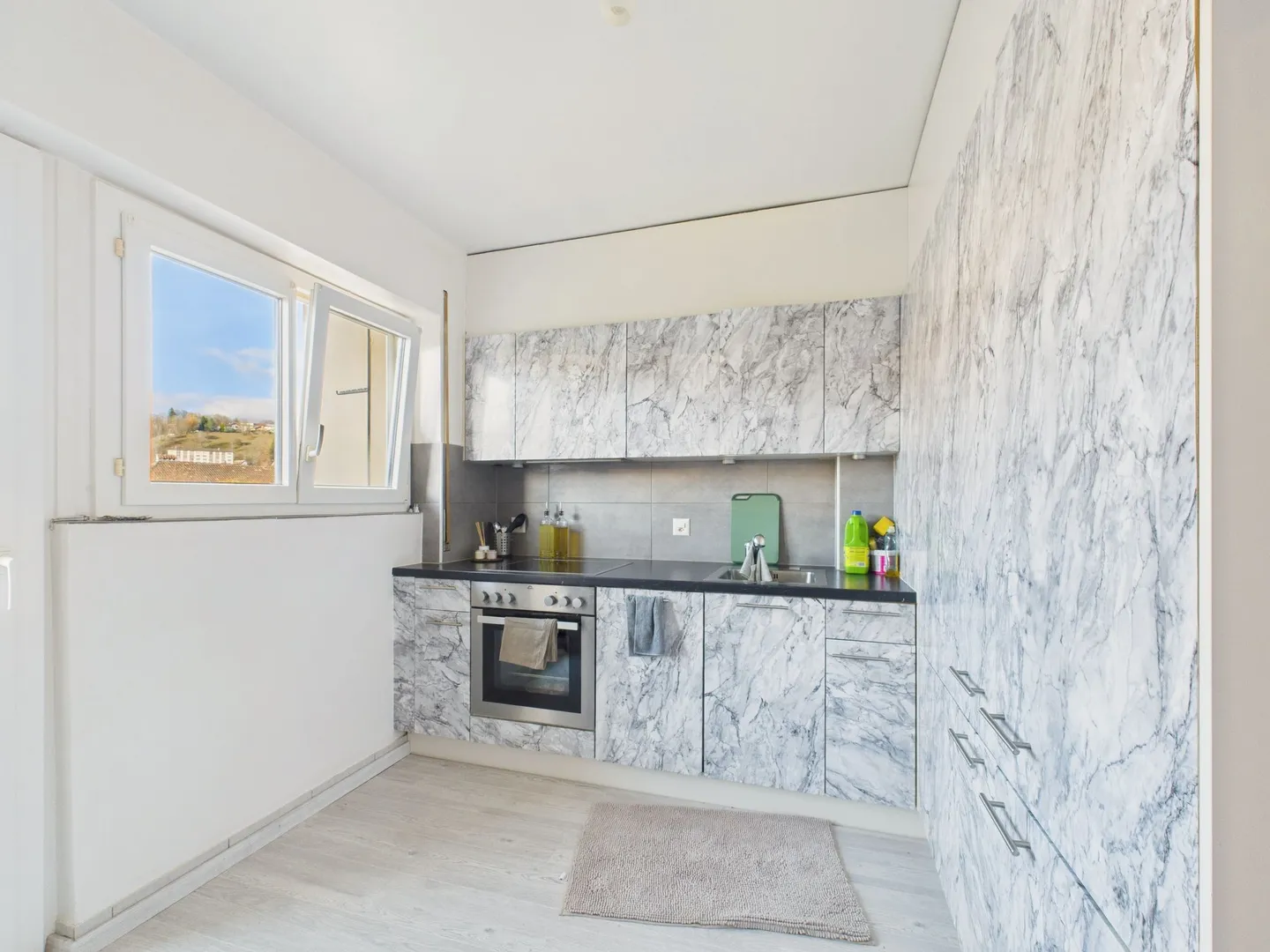 Renovated 3.5 Room Apartment in the Heart of Le Locle - Calm, Modernity, and Comfort - Photo 2 of 8