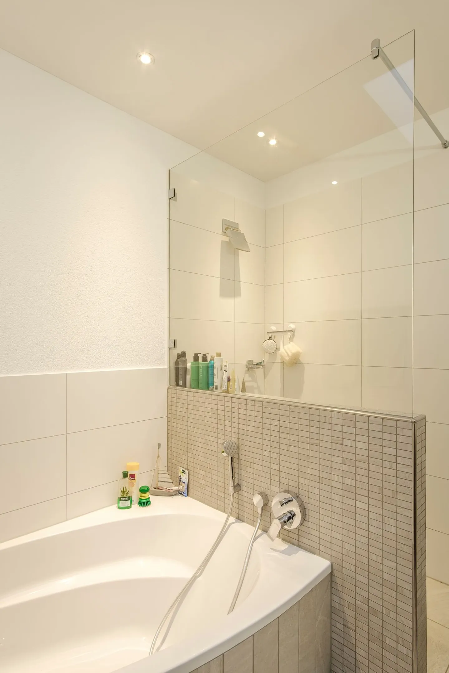 Appartement penthouse exclusif de 3,5 pièces en standard de propriété avec vue sur le Pilatus - Photo 7 sur 12