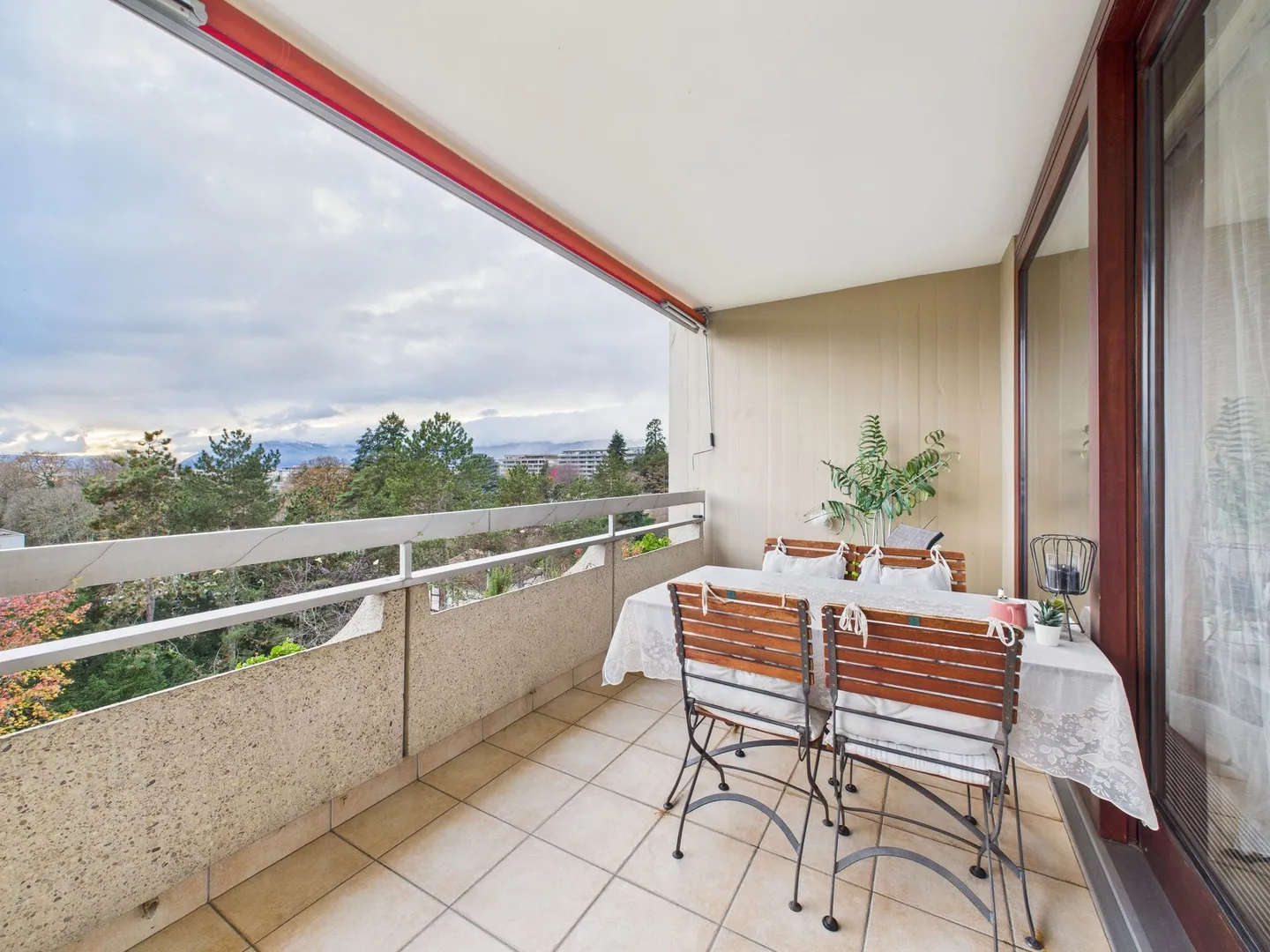 Möblierte 5.5-Zimmer-Wohnung 165 m² Private und bewaldete Luxusresidenz In der Nähe von Nationen und Organisationen Genf - Foto 10 von 11