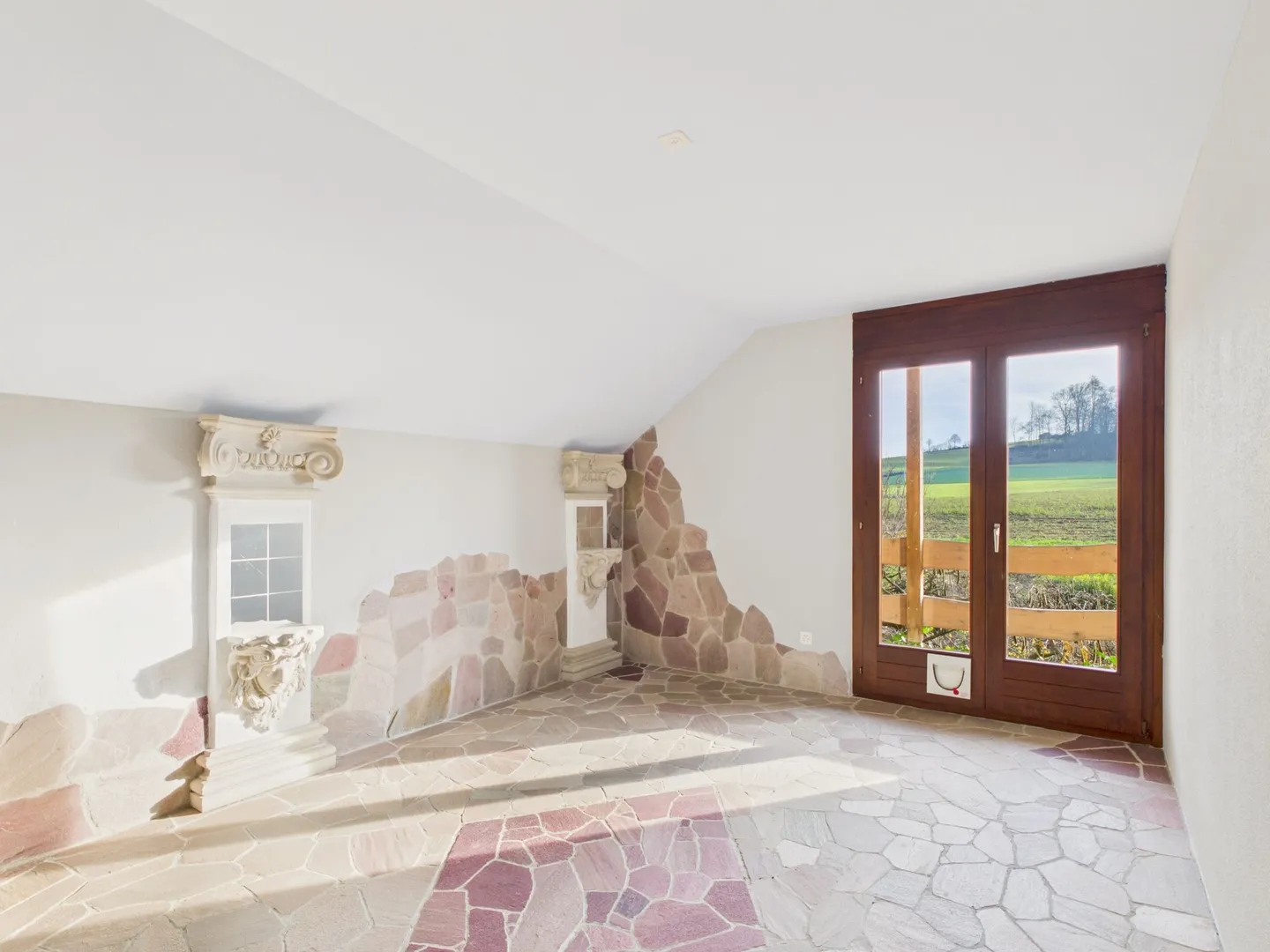 Ampia casa plurifamiliare di 4,5 stanze con una magnifica vista sul verde a Münchenwiler - Foto 6 di 12